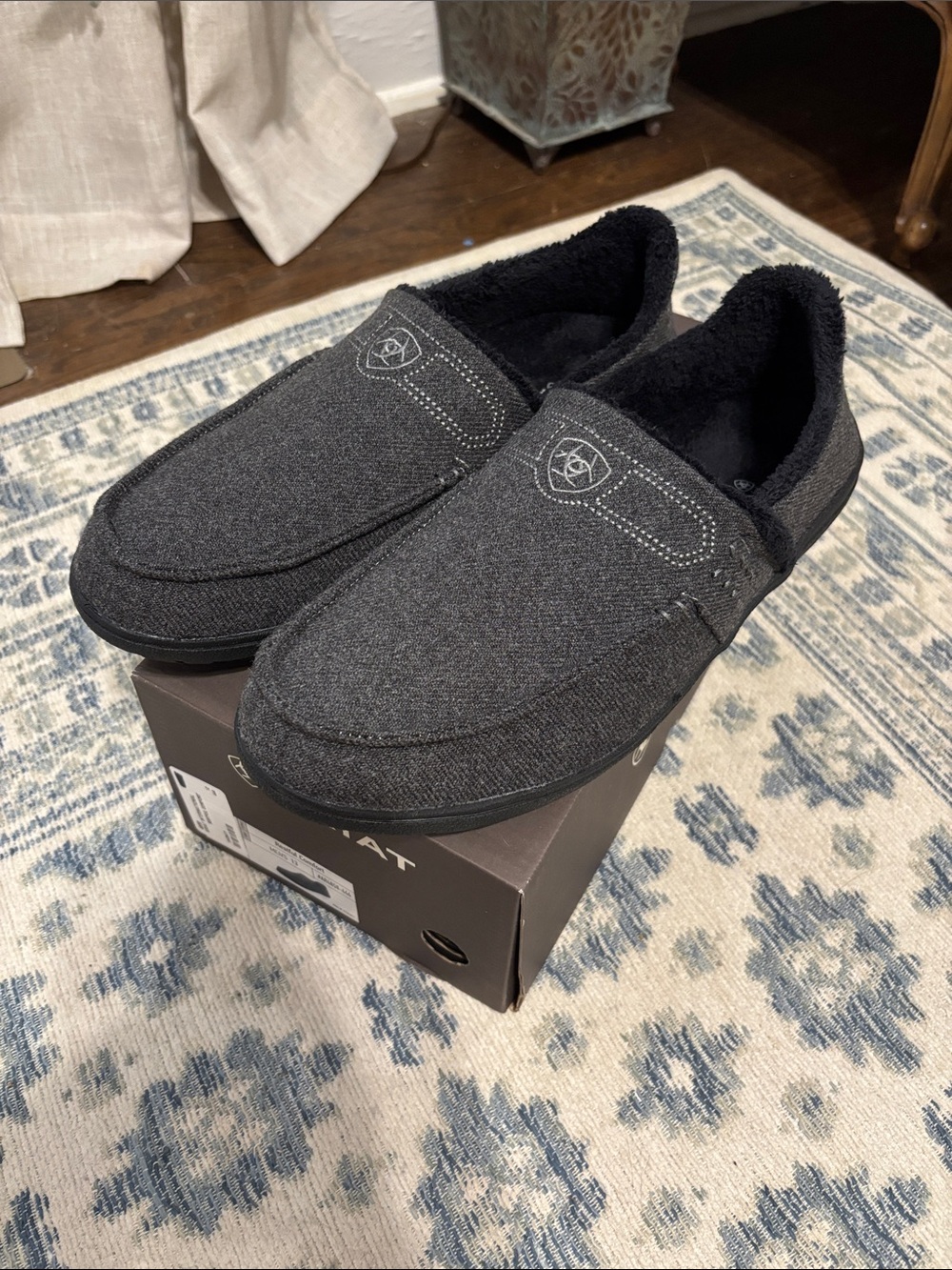 Ariat Restful Comfort Slippers (AR4858) NWOT